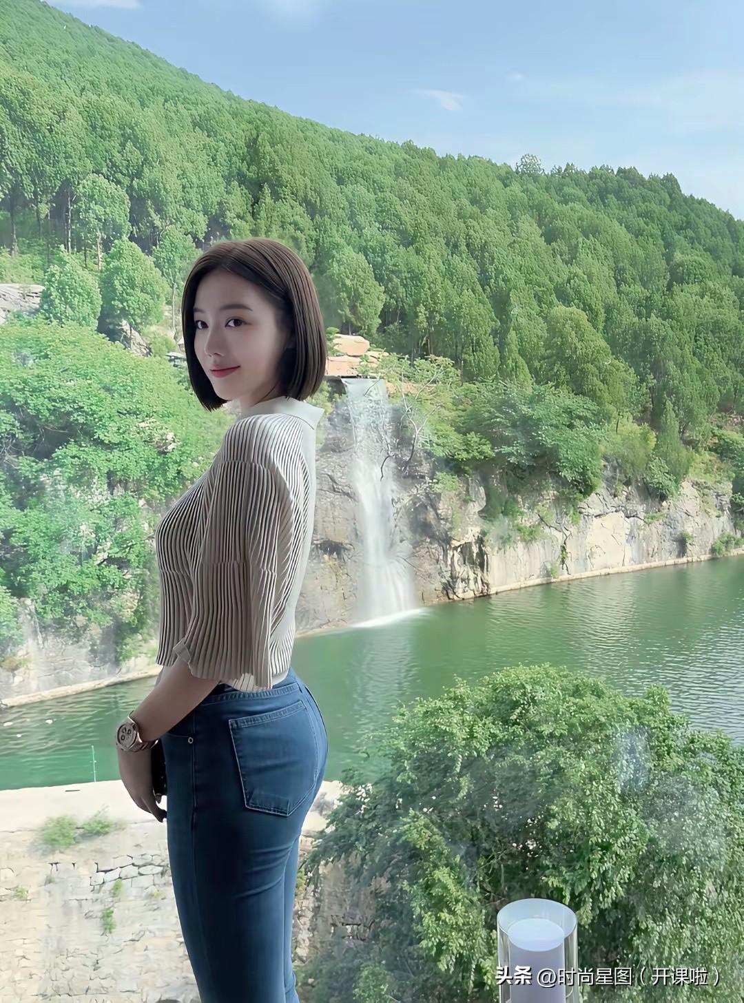 简单舒服的休闲穿搭，出门游玩自在无拘束，远离闹市，静静感受大自然的静谧美好。
有