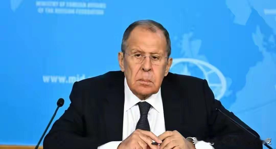 拉夫罗夫背锅失宠了？因为特普会被取消，普京大怒，外长坐冷板凳