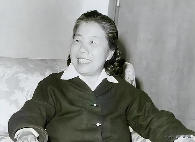 1949年周总理巧计营救傅作义夫人：一条消息，扭转危局
 
1949年，北平解放