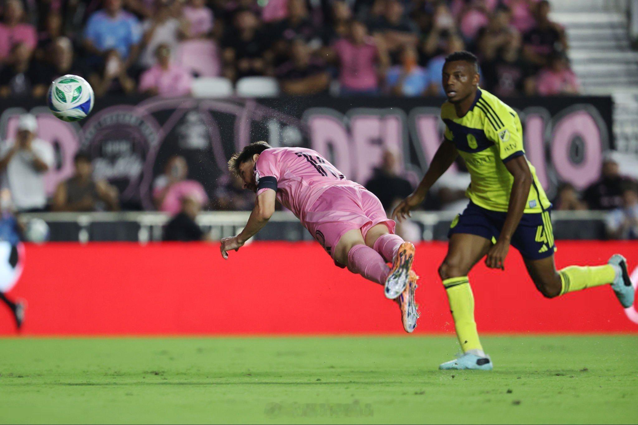 🔝 ✅ 迈阿密国际在美职联16强系列赛首场比赛中 3-1 击败纳什维尔 SC队