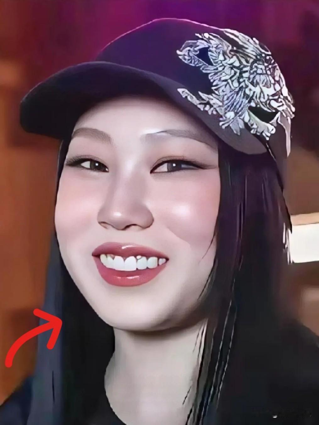 沈佳润这长相，就是不能仔细看，要是越仔细看越觉得算不上好看，她这颜值，真的是夸都