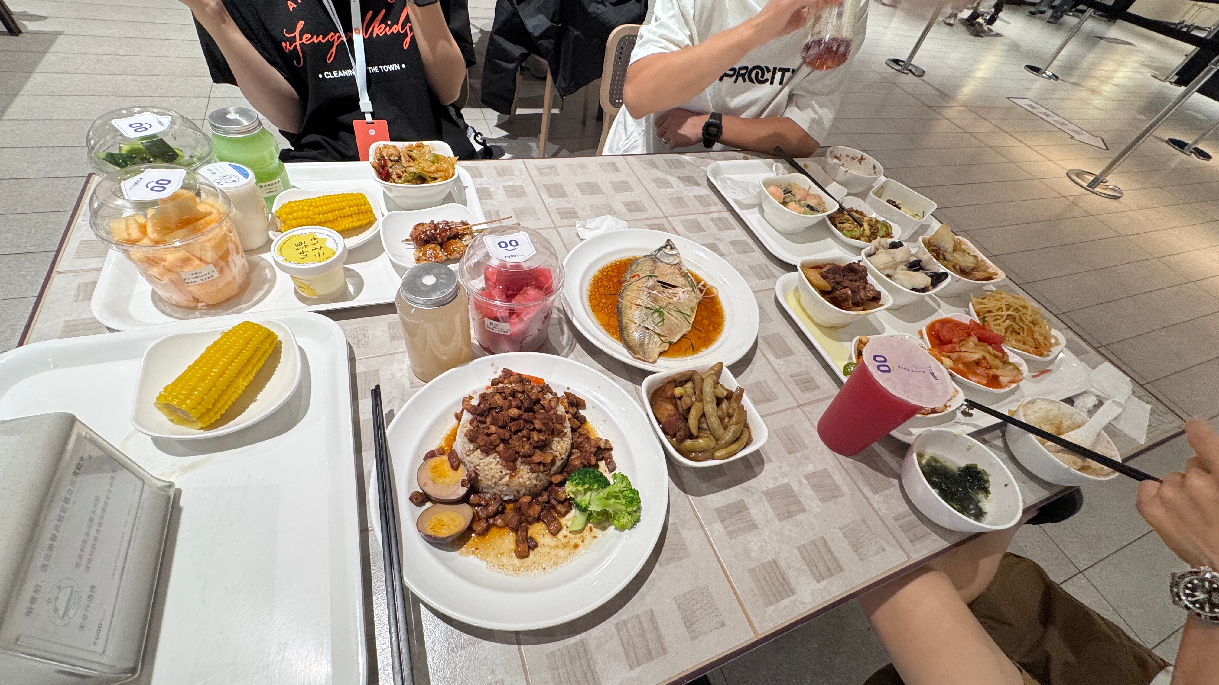 都是150的餐券，吃不完作废[春游家族]于是有聪明人拿了149.5，有笨子拿了7