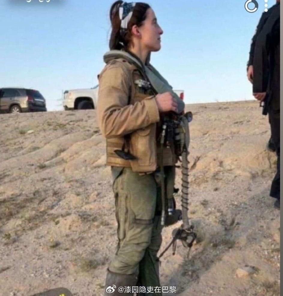 美逃生飞行员跪地大喊我是美国人 在科威特上空被击落的美国飞行员，其飞行装备内缝有