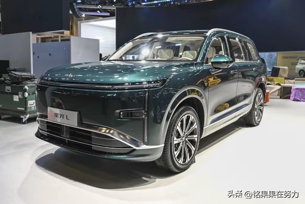 星光L让大六座迈入10万时代五菱星光L这次定价真的挺狠的，10.98万起，再加上