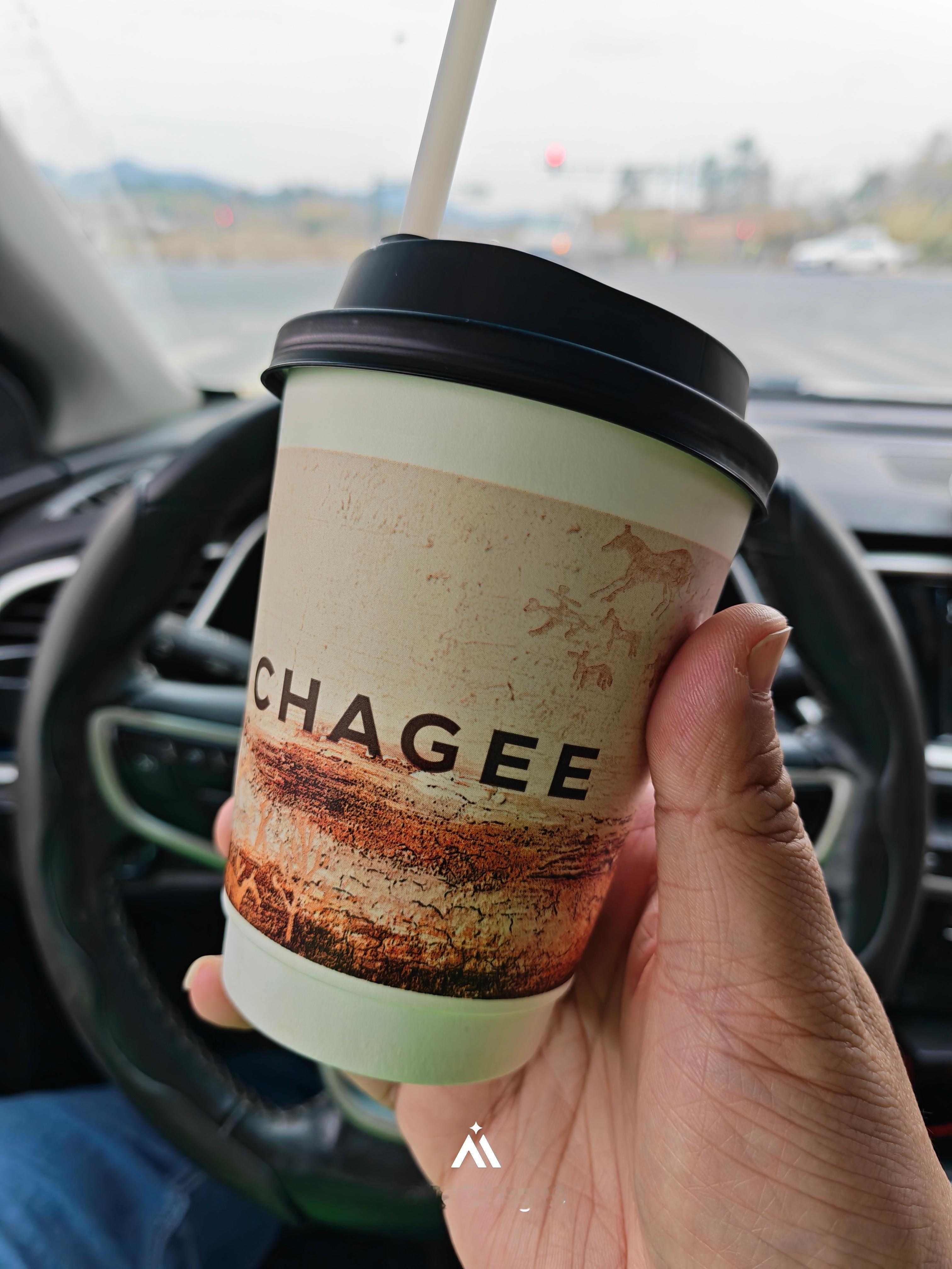 今天买了霸王茶姬新品喝了，这么小一杯18块也太不值了以前伯牙绝弦的中杯其实算大杯