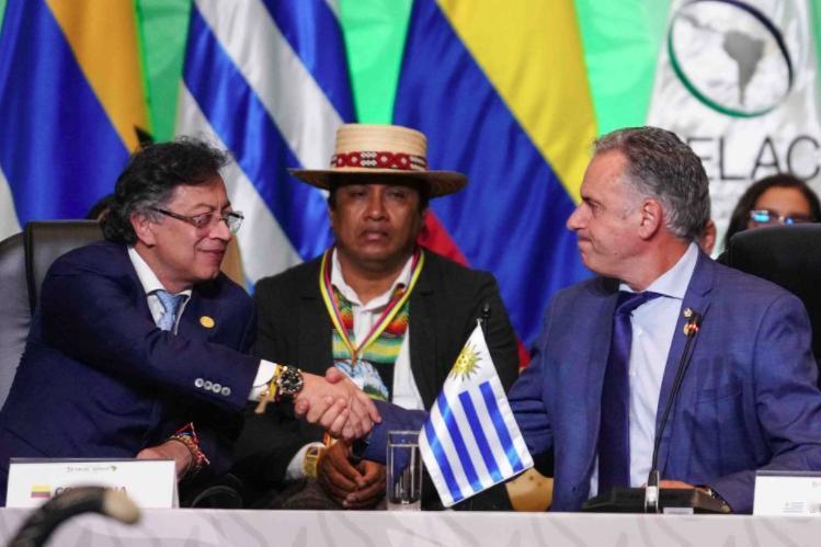 现在拉美国家、南美国家，可能被逼到不得不团结的程度了，以前或许互相有嫌隙，美国这