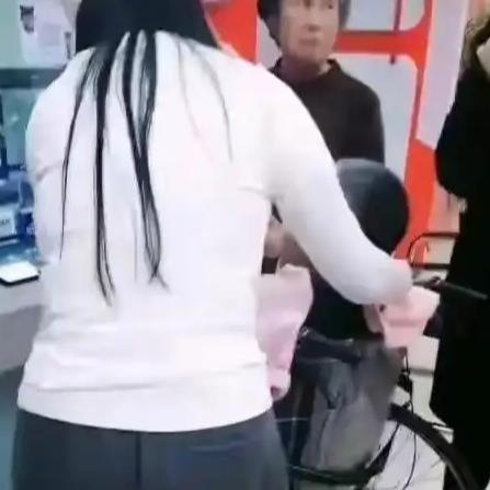 规矩不该冷过人心！昏迷病人取款遭拒，别让制度寒了百姓心
 
日前，河北邢台银行一