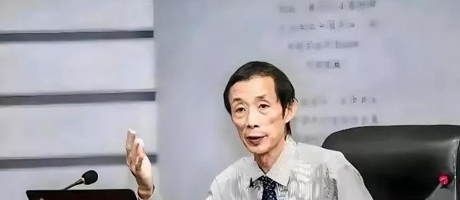 复旦大学教授陈平认为，中国过去40多年，在干部培训和大学教授队伍里，让西方价值观