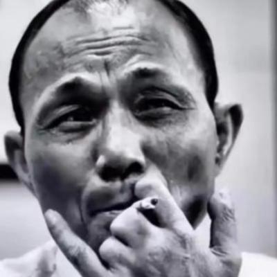 1993年，尧建云带着1000万在公海豪赌，在赌桌上，尧建云故技重施出“老千”，