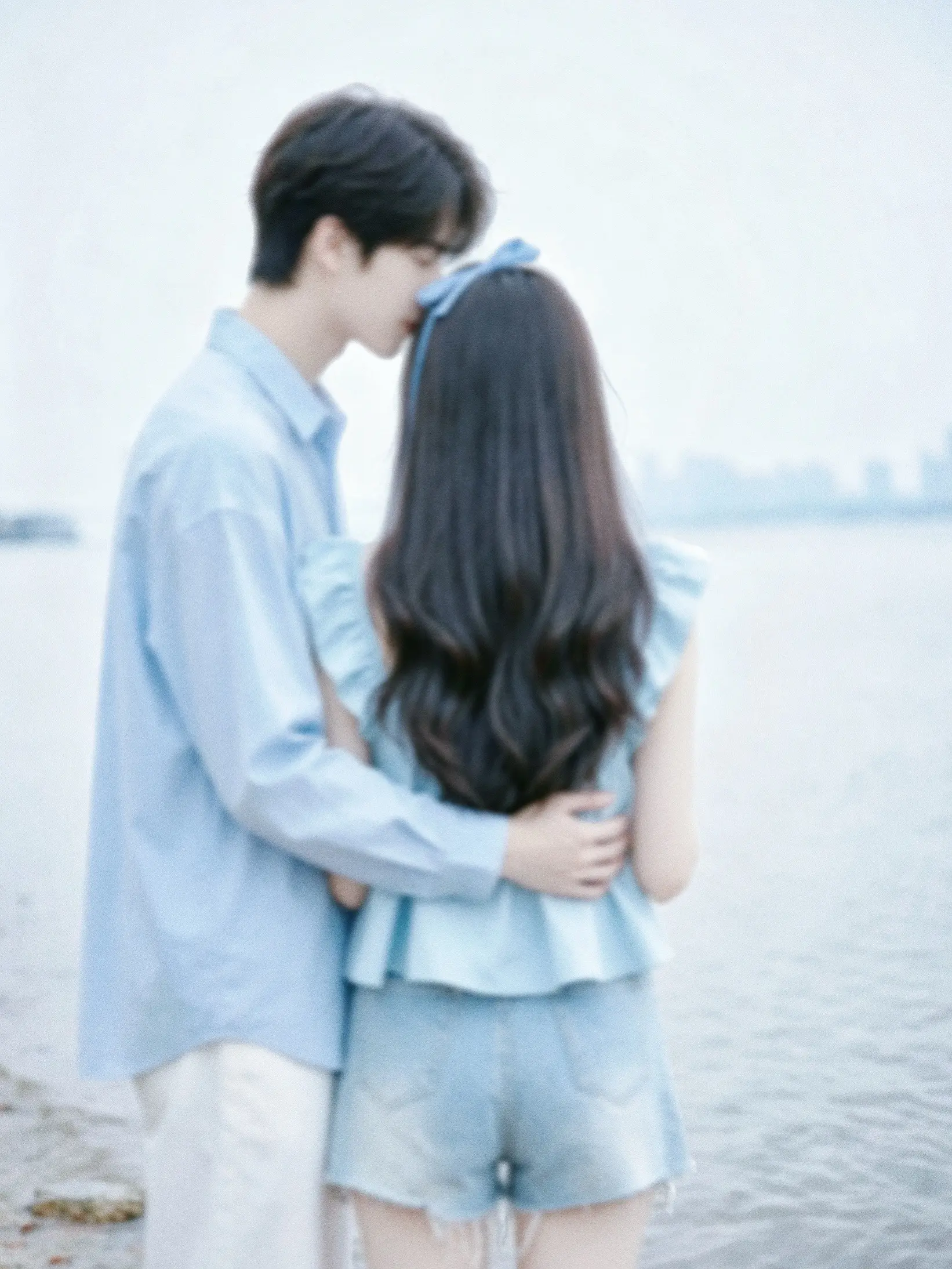 爱是齐头并进，互相成为更好的人。Love is going hand ...