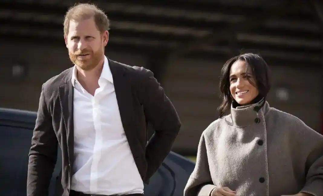 传哈里梅根闹矛盾了[what]
自2月底在约旦访问至今，
酥SEX公爵夫妇没同框