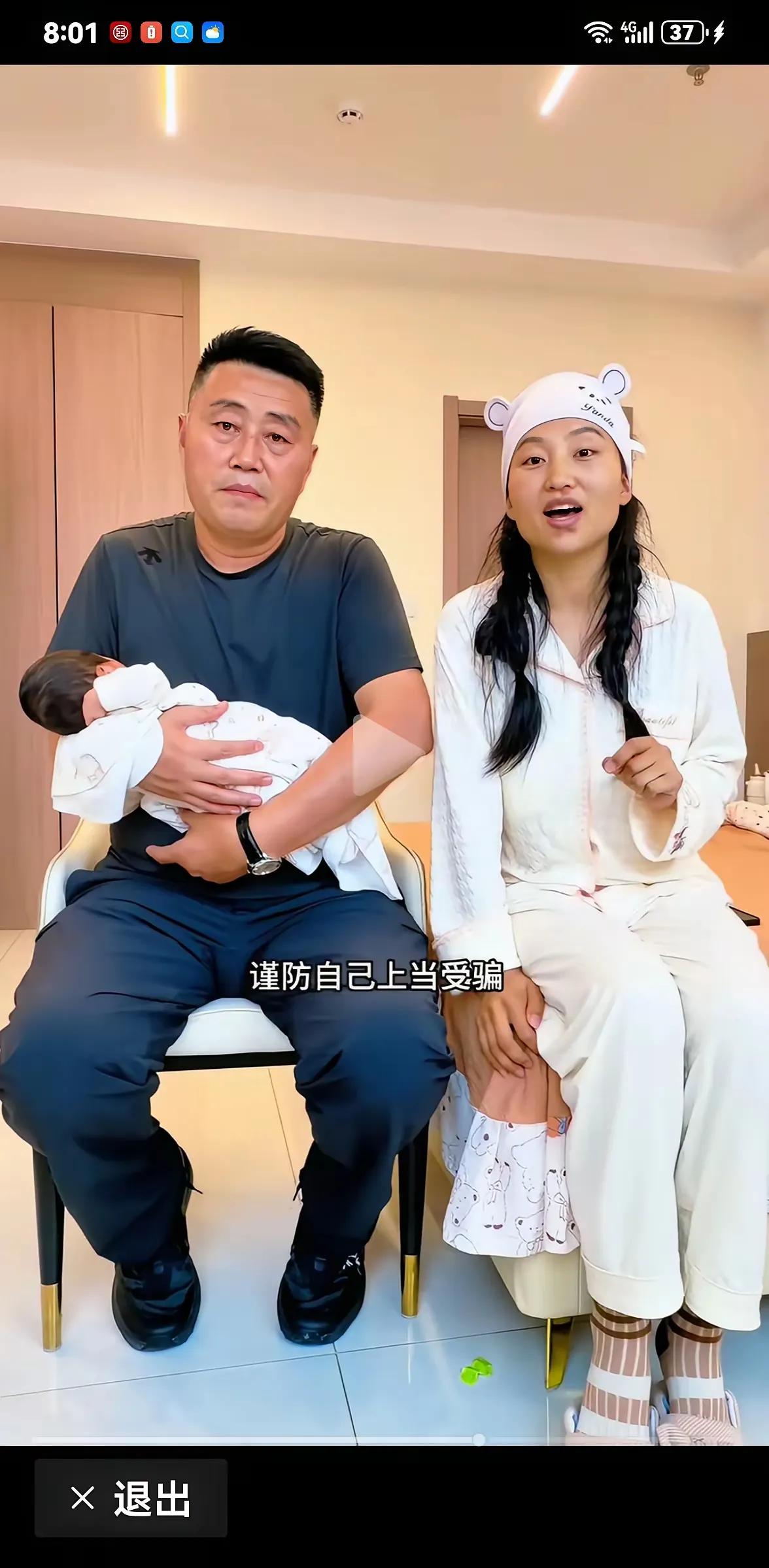 现在的自媒体胜在勇。
你猜这两人是啥关系？不是夫妻，不是父女，是公公和儿媳。
儿