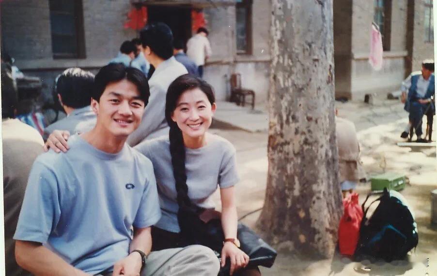 原来陈瑾年轻时气质就已经这么好了，好知性的美～李亚鹏年轻时也挺帅的，可以说是当时