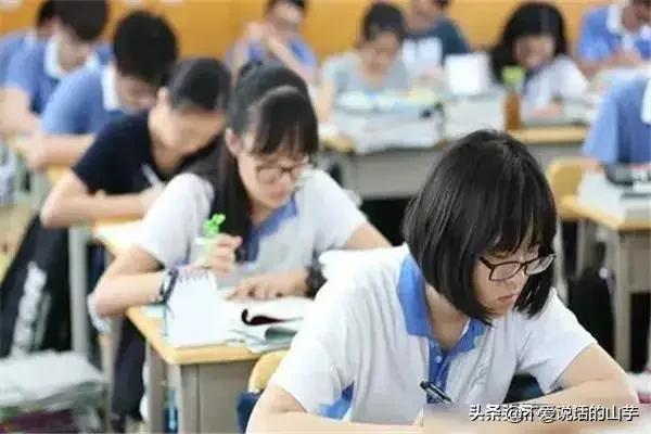 从中考到高一，你会发现的九大变化！
1、老师授课方式变化，注重中上等学生的培优，