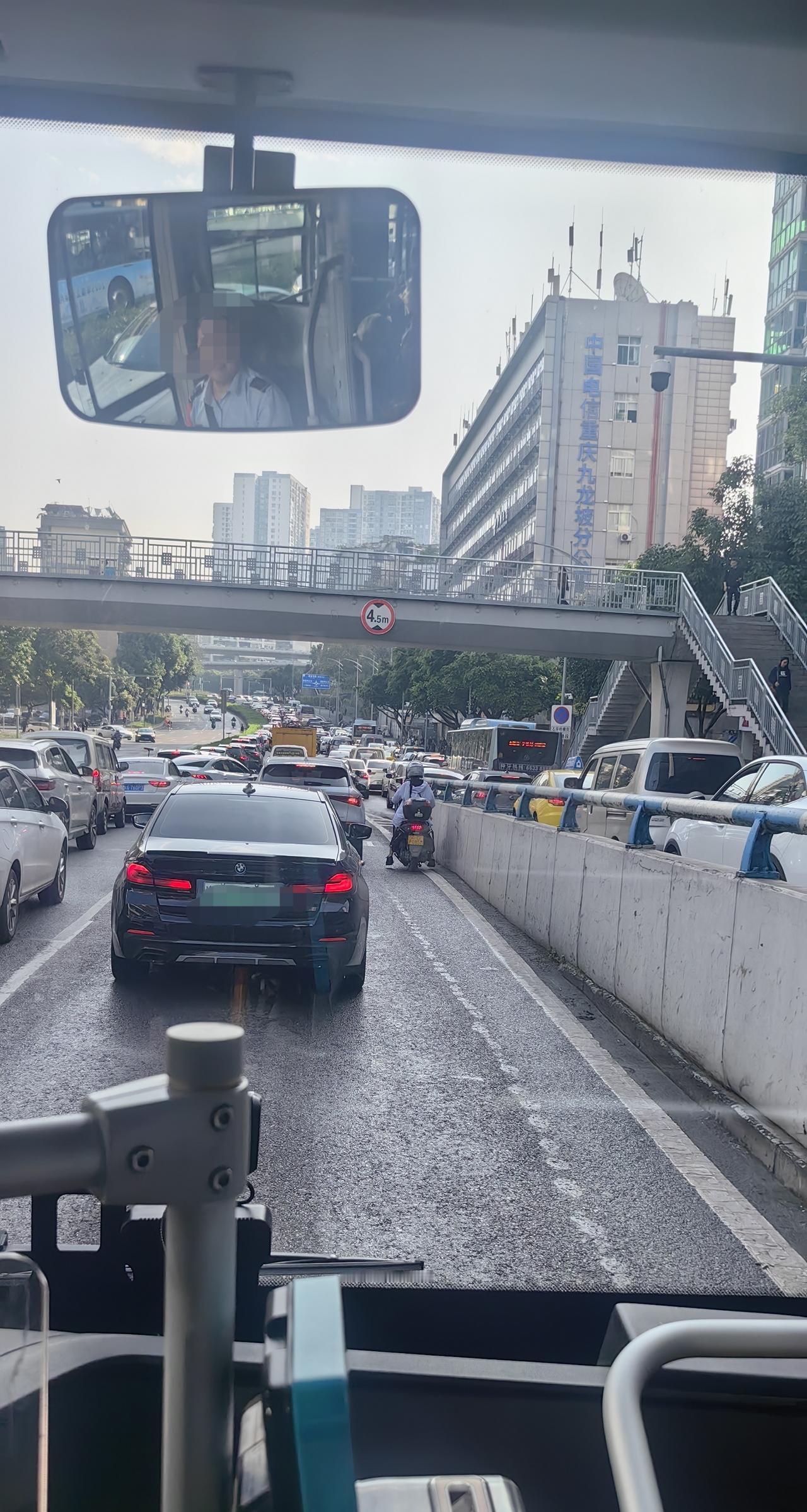 [可怜]一直不明白，“荒沟”往“石坪桥”这条路，听名字就不是多“繁华”的地方，为