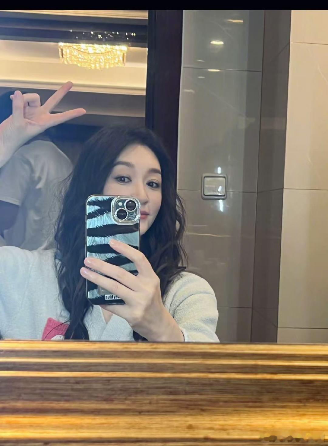 李小冉清唱惊鸿一面乘风2026三公后台松弛感十足，浅唱几句便格外动人，气质与歌声