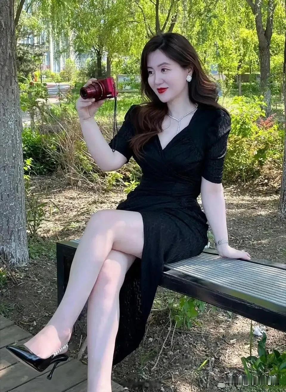 什么牌子的相机，感觉不错的样子，画质真好，也不知道对焦容易吗？