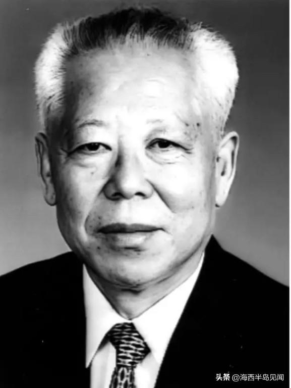 1947年，他参加革命，1983年任湖北荆州地委书记，1990年任广西壮族自治区