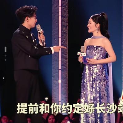 为什么谢娜开演唱会，比岳云鹏还招大众不满？

说起来，这件事的争议点并不在于"唱