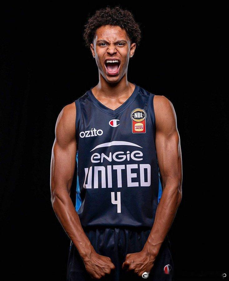 Dash Daniels(2007-198cm-PG)对阵鹈鹕得到11分6板20