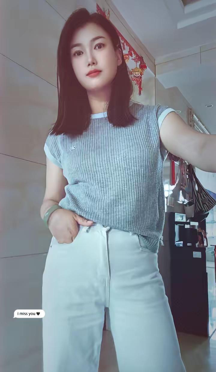 正文文字 女人有个情人的好处，女人一定要有一个可以敞开心扉聊天的男人，可以陪你疯