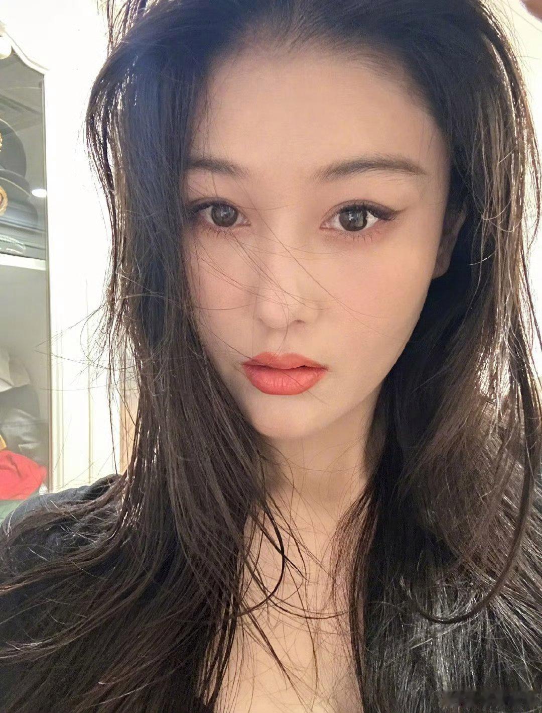 昔日“军嫂”张馨予称自己臀桥突破100斤。嫁的好不如嫁得对，姐姐的生活越来越好越