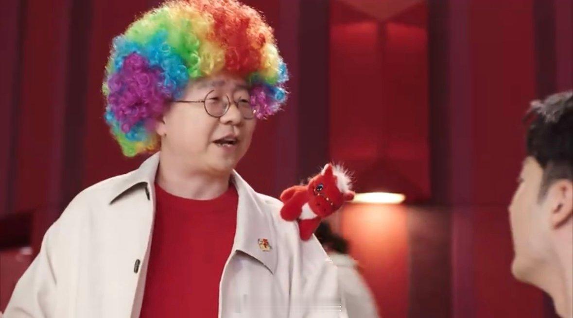 回家路上接个彩头 原来过年回家的仪式感，并不需要多复杂。看李诞这波操作，轻轻松松