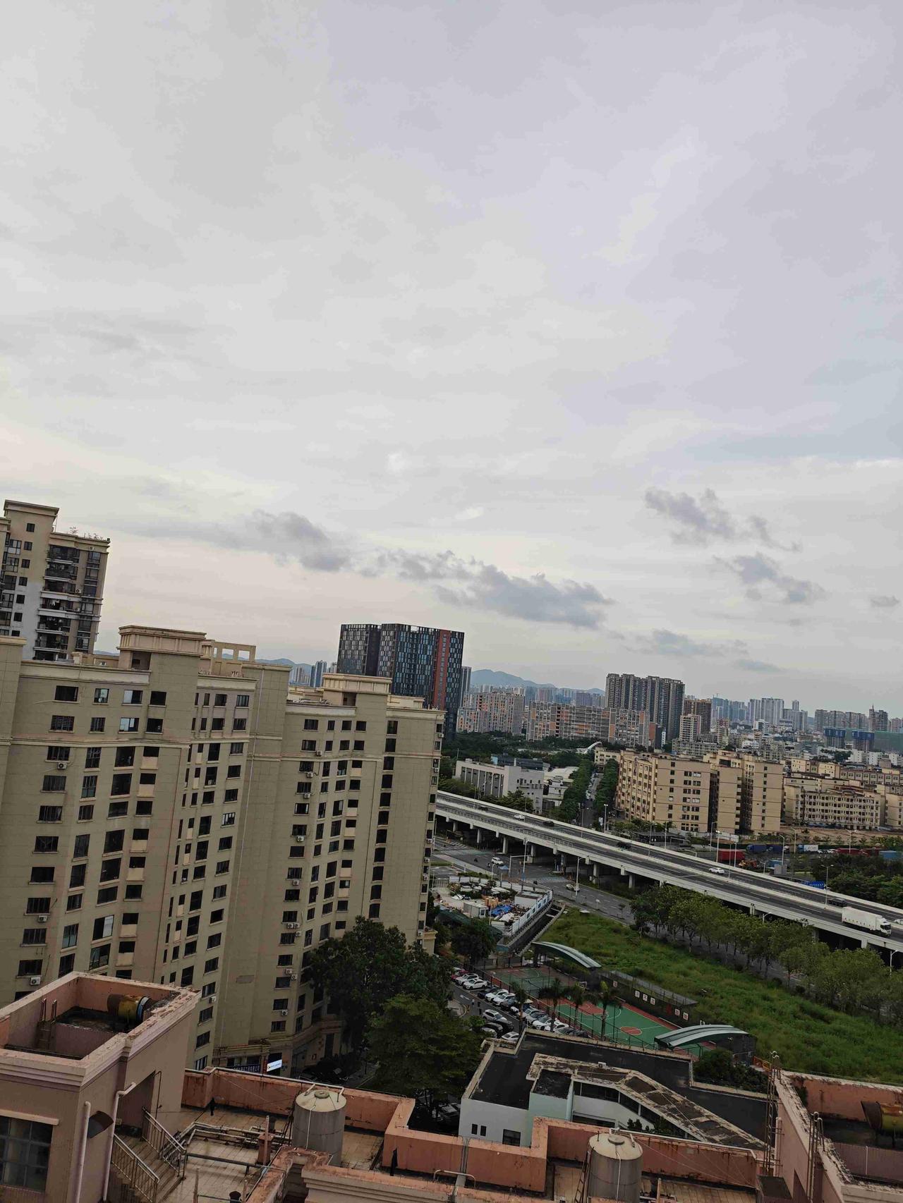 我的今日状态：😁轻松愉快
我这里的天气：🌤️多云：深圳今日多云，气温26度到
