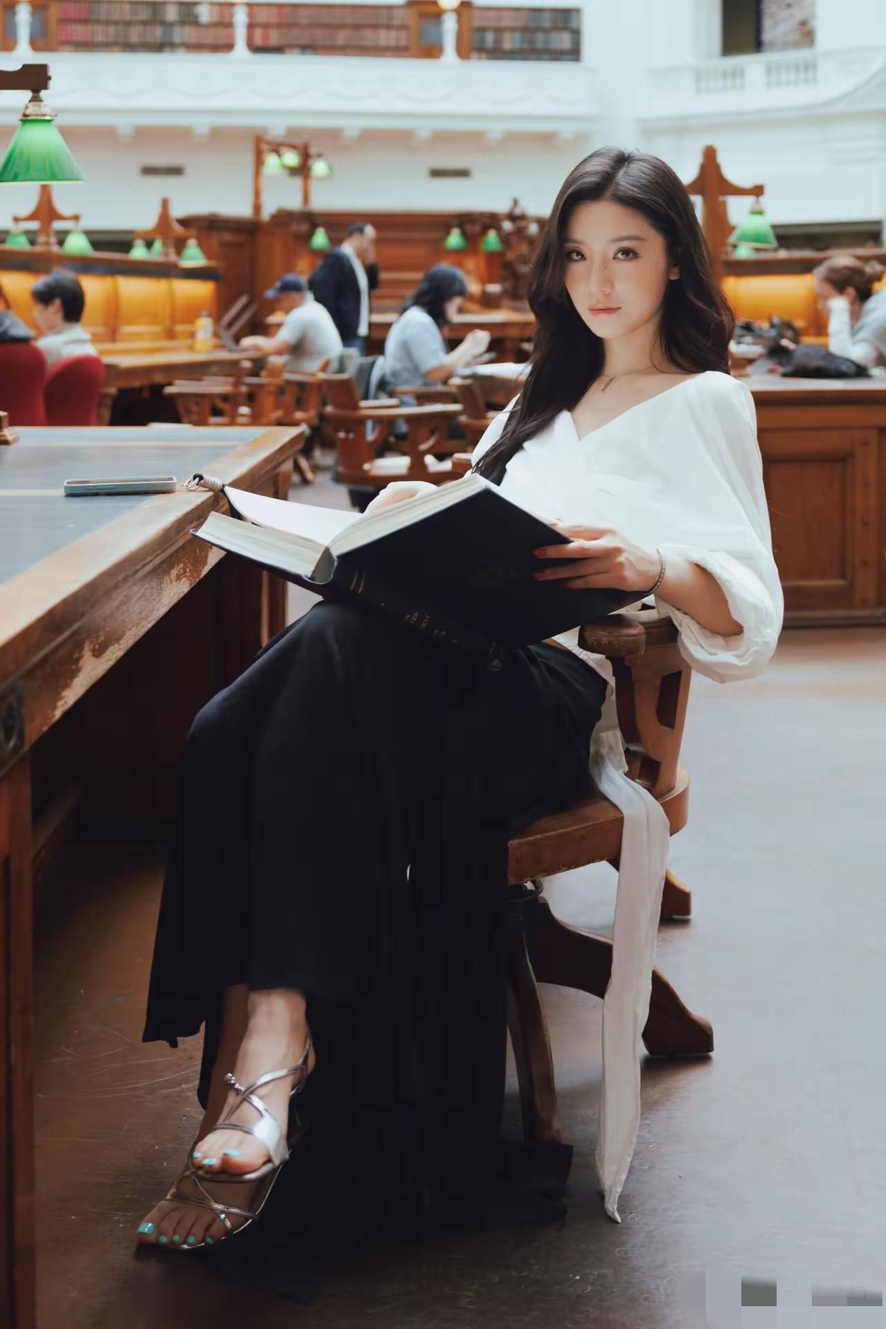 前段时间，看到好多位作者发文告别平台。
友友们纷纷留言，有惋惜的，有挽留的，有分