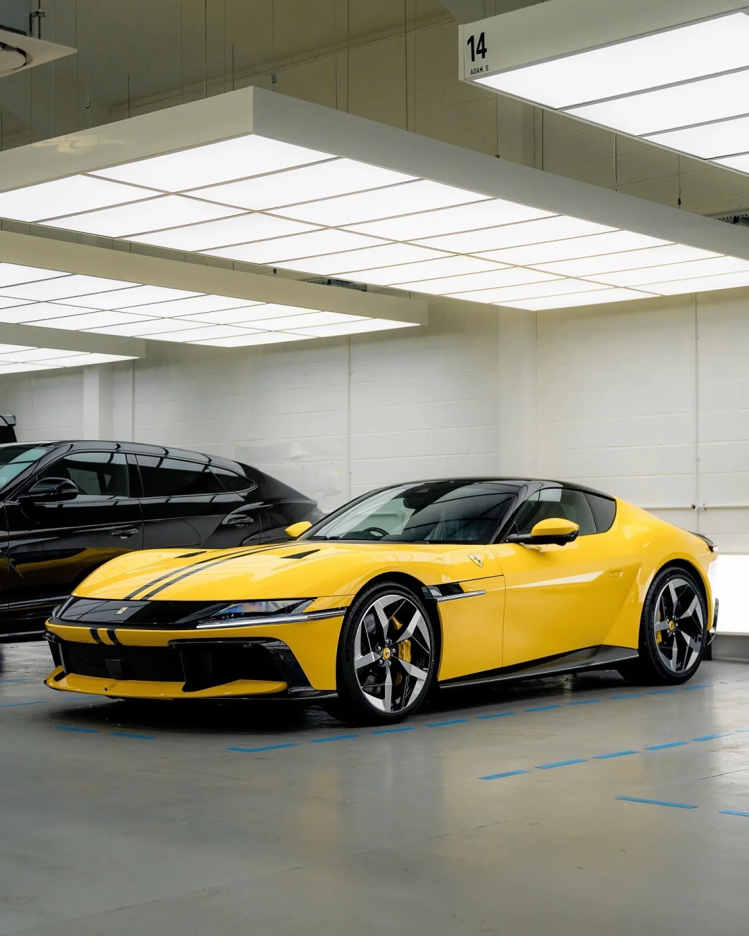 Giallo Modena的法拉利12Cilindri真亮眼🧐