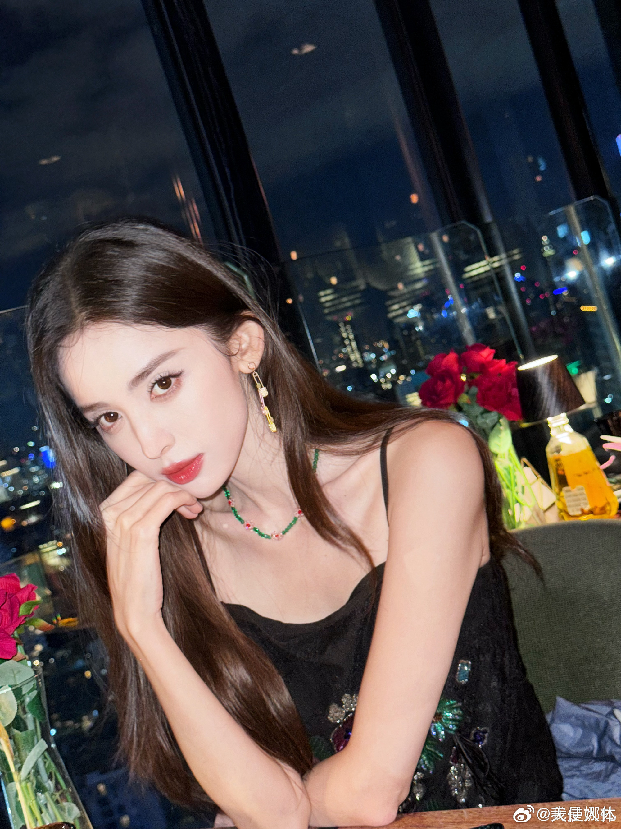 娜扎cos孔雀公主 娜扎｜度假美照，个性又美丽的娜扎，衣品真好。娜扎