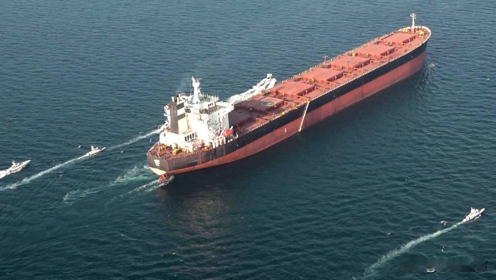 据科威特通讯社报道，就在外界认定海湾空域已化作无法逾越的禁区、连民航总局局长哈穆