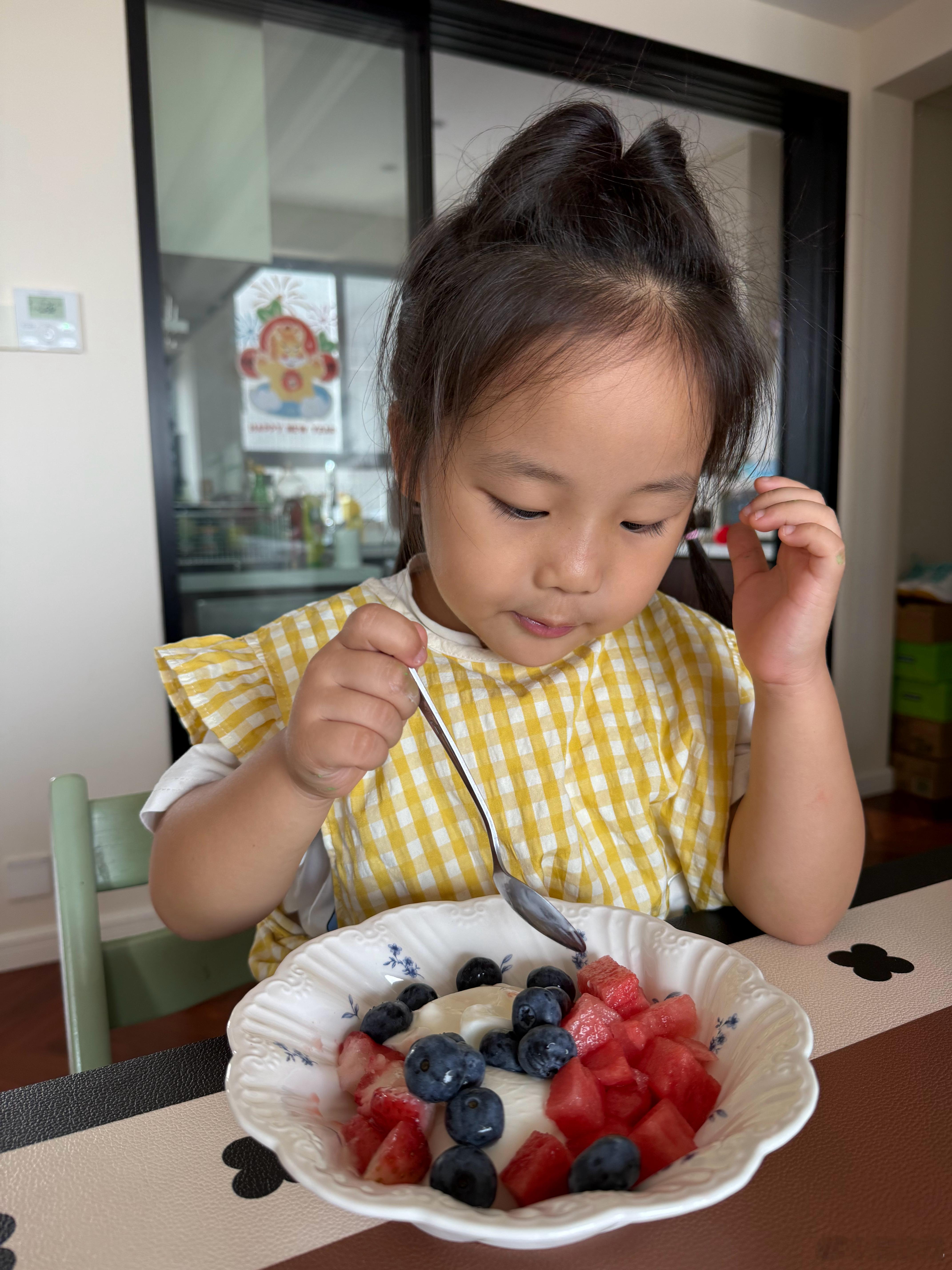 这一天天的可真棒儿子点菜要吃披萨，中午做披萨女儿点下午茶要吃水果捞，也给安排 