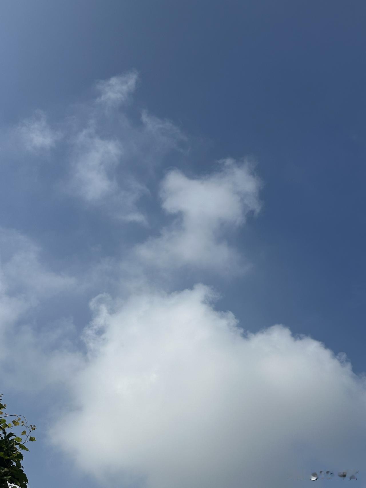 分享一张相册里随手拍的天空