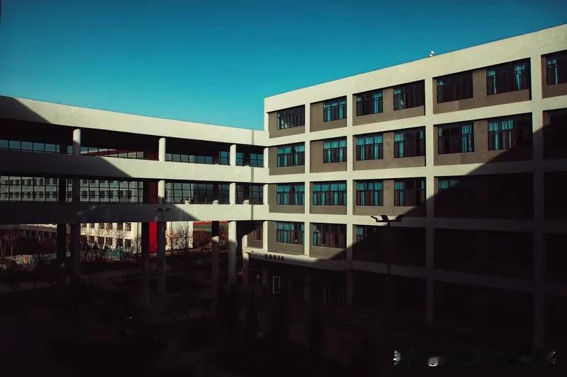 保定电力职业技术学院：冀北电网直属专科，河北考生低分进国企的稳妥选择
 
河北三