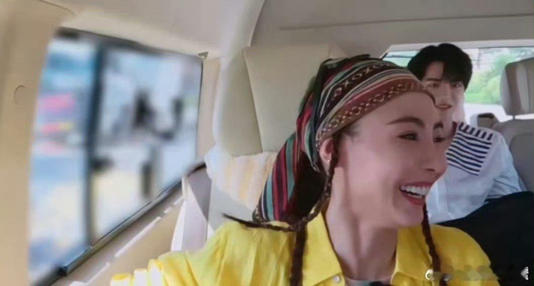 何赛飞 赚钱花钱都是我何赛飞宣布掌握财政大权，霸气话语一出，姐姐们笑作一团。这强