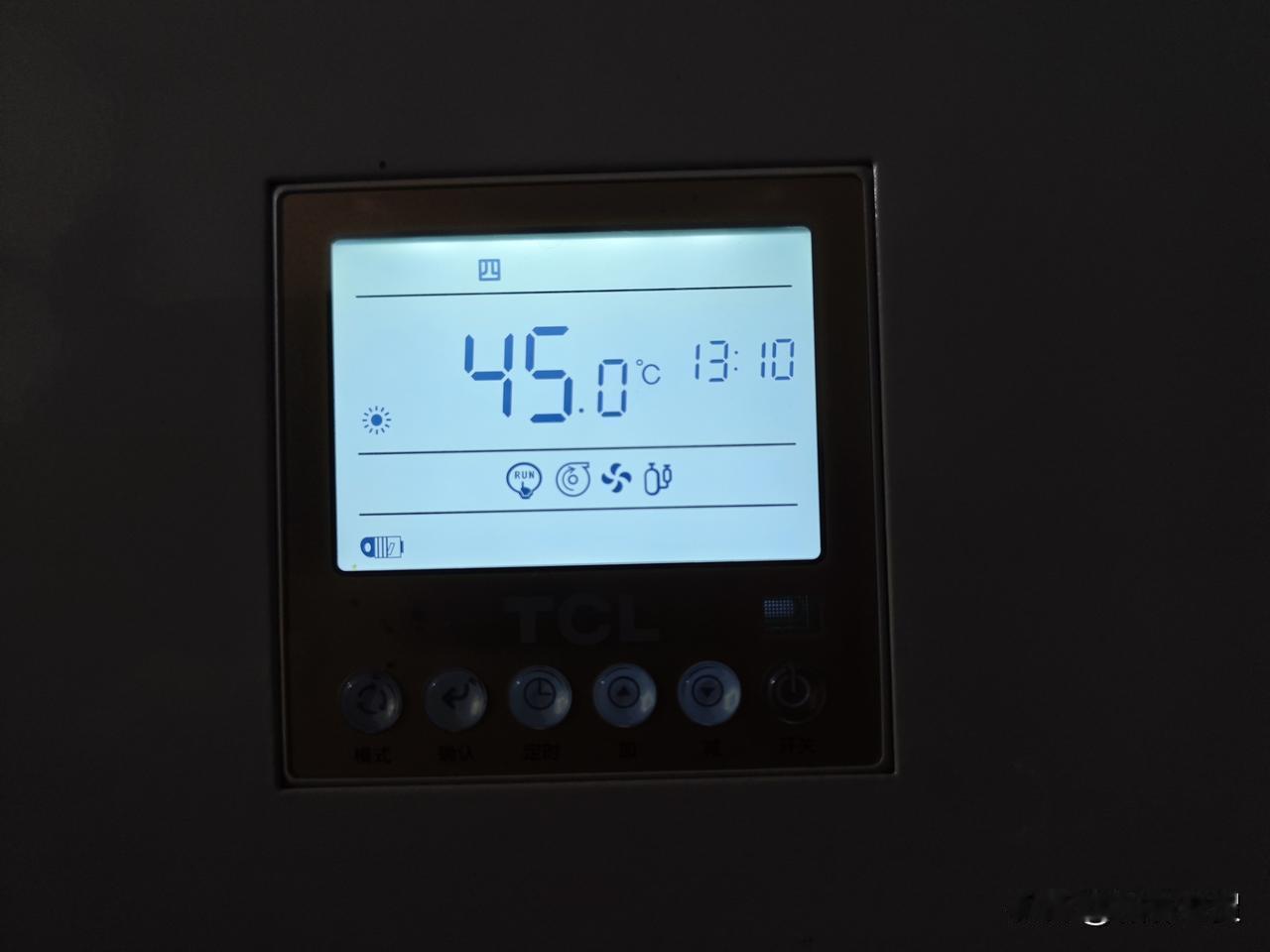 三九天果然不是盖的，今天的呼和浩特，迎来了入冬以来最冷的一天，气温直逼零下20度