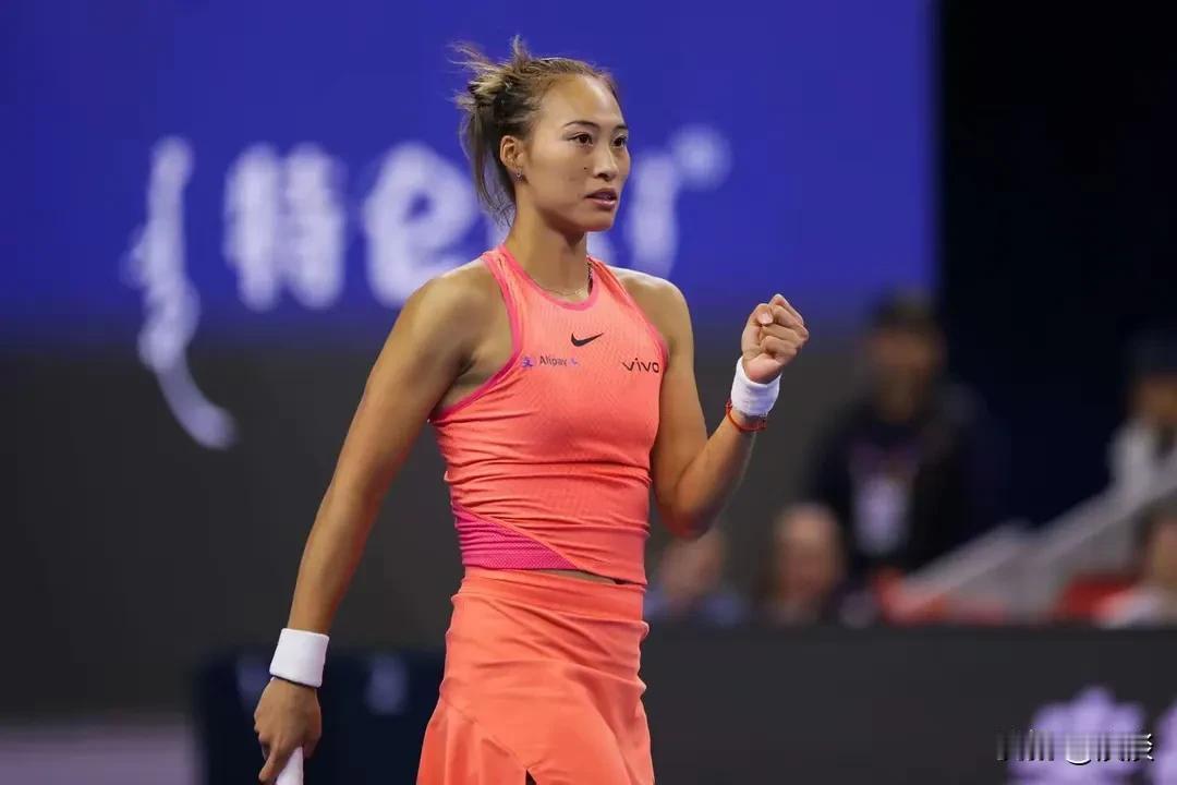 🎾遗憾！中网女单半决赛，郑钦文首盘第 6 局摔倒受伤，仍带伤作战，最终 0-2