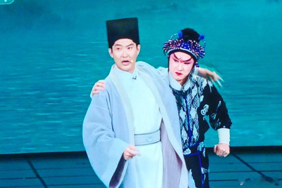 春晚 蛇年，各种白娘子和小青忙坏了，现代许仙就一个！ 