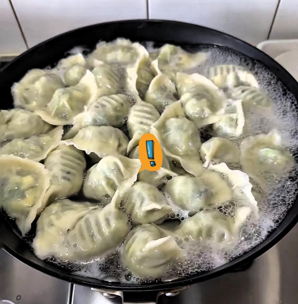 夫妻间的台阶，从来都是饺子味的
 
谁懂啊！夫妻吵架后的低头，从来都藏在一顿饭里