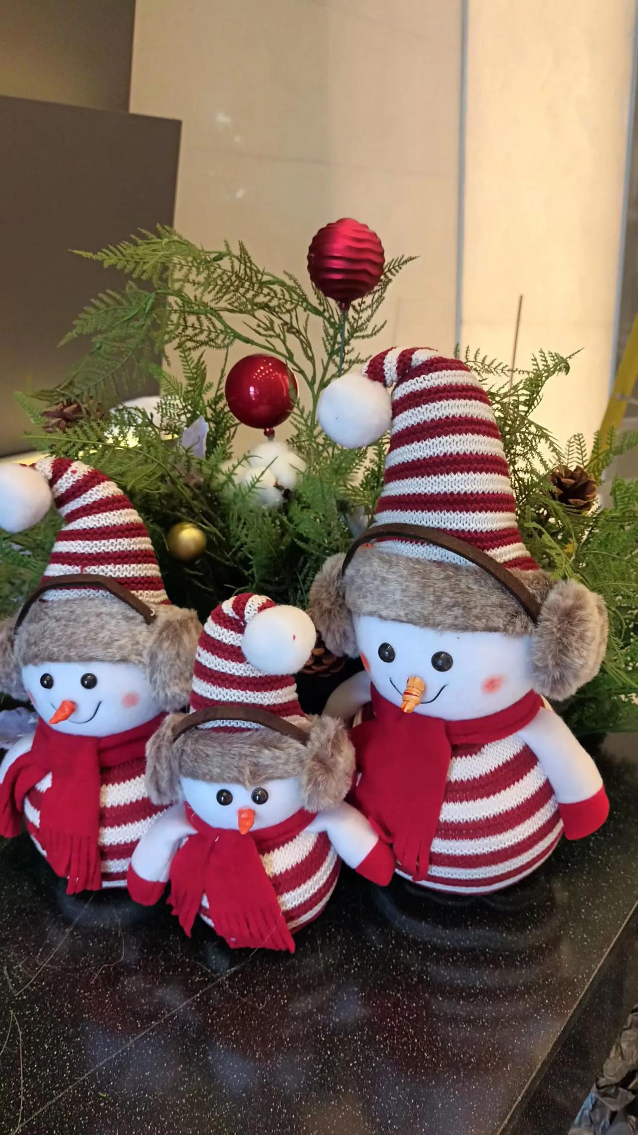 雪地鹿车声由远而近，圣诞元旦春节缤纷腊月，年复一年流金岁月。