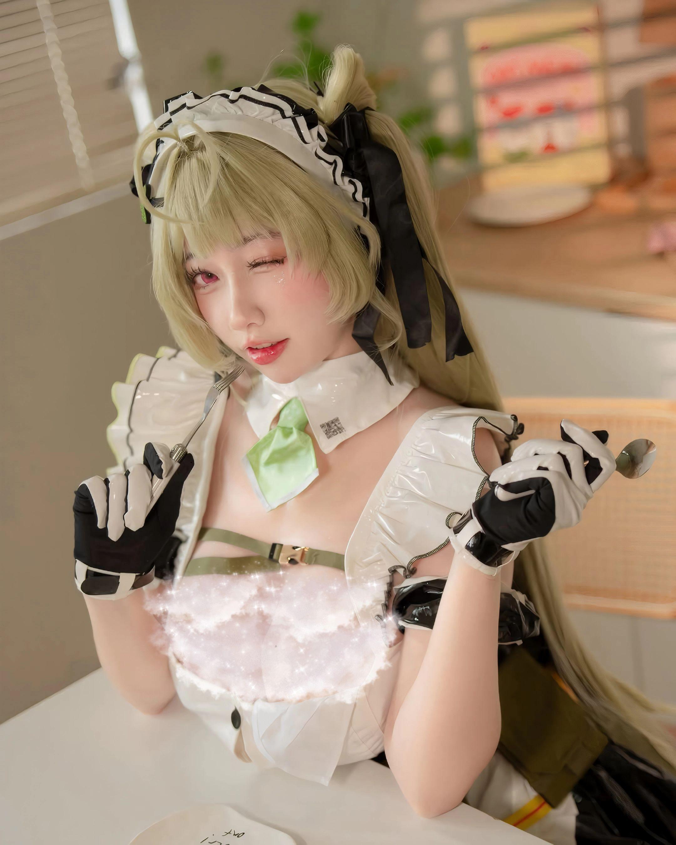 二次元 cos nikke胜利女神 拍照