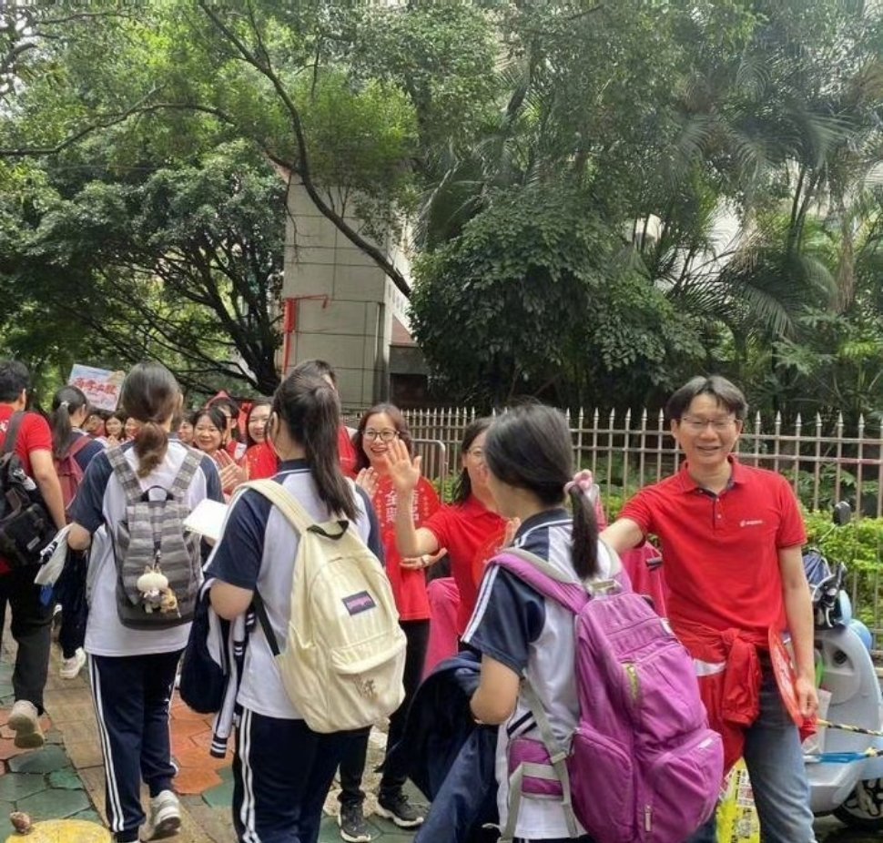 【为圆丈夫大学梦妻子公益助考4年】毛艳辉夫妇十四年坚持公益，四年来为考生提供免费