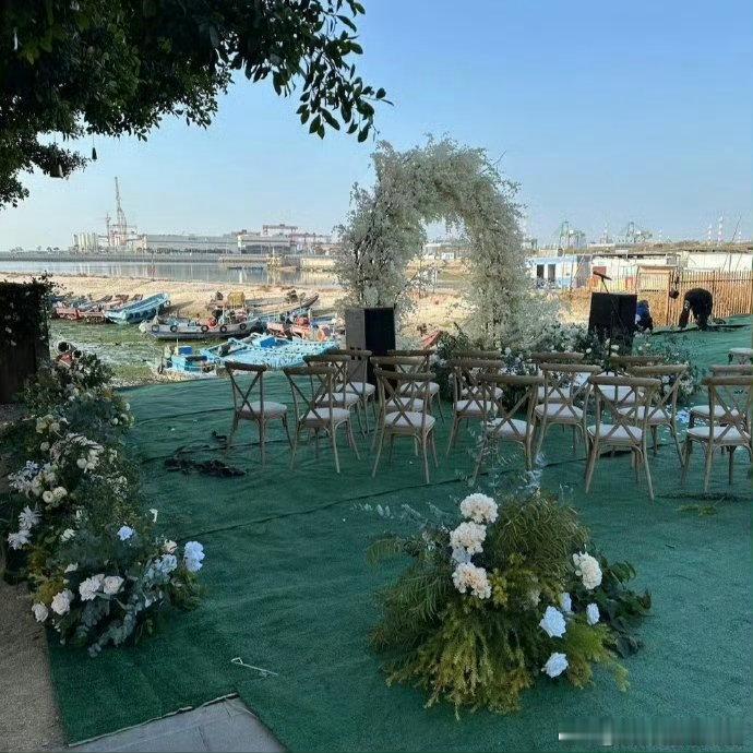 家人们，《深情眼》婚礼路透释出，张予曦毕雯珺的盛世美颜，谁看了不迷糊？我已经开始