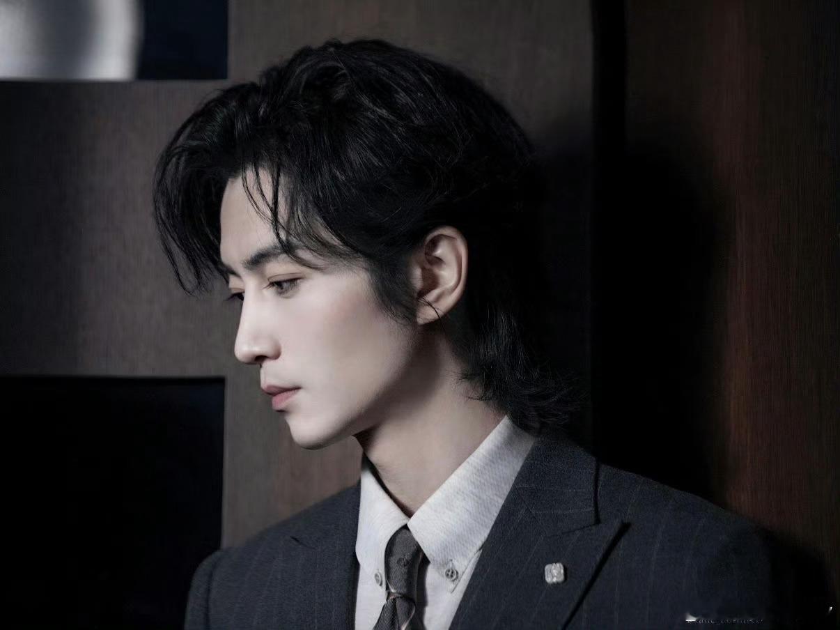 陈晓顶级东方骨相 越来越像年轻时候的木村拓哉了，疯狂搓手期待《秦迷》