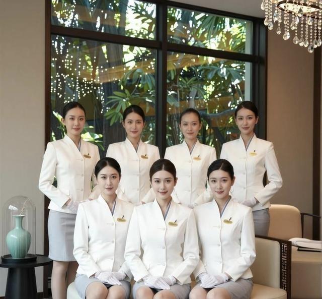 亲测12345处理遛狗不牵绳真快。下午国贸那边看到两条狗没牵绳，打12345转公