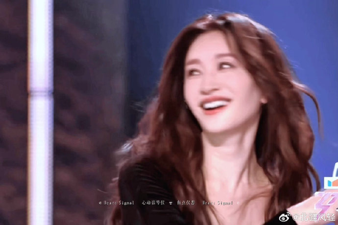 李小冉也微醺了清冷御姐微醺后自带娇憨感，说话温吞又软和，连拉票都像在撒娇，反差感