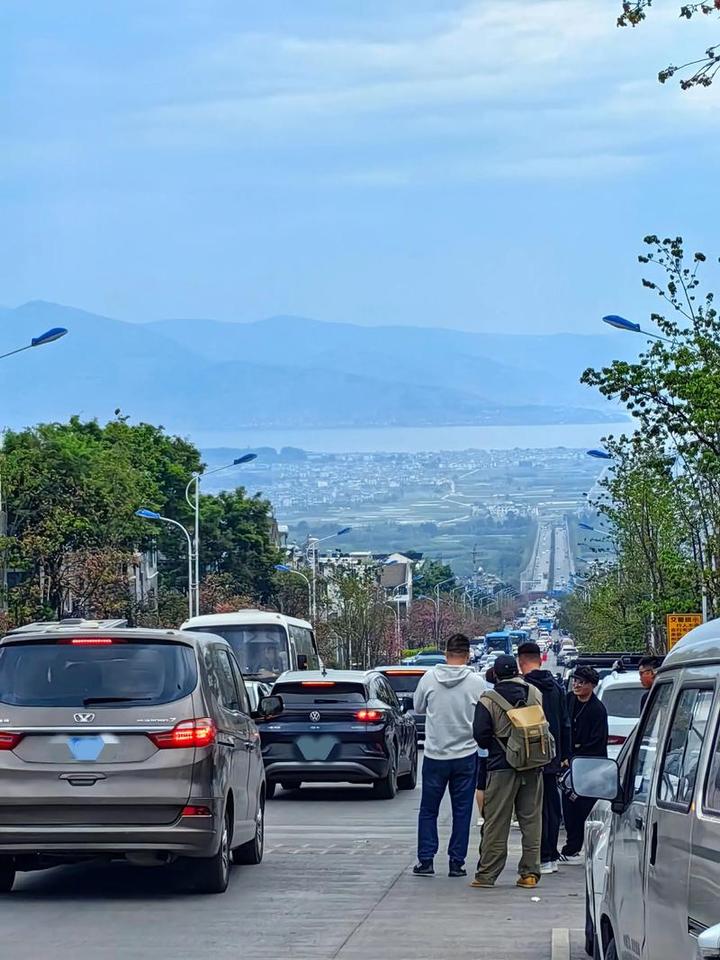 大理网民给州委书记留言建议从大理到下关的路太堵了本地车牌云L进行限号行驶，官方回