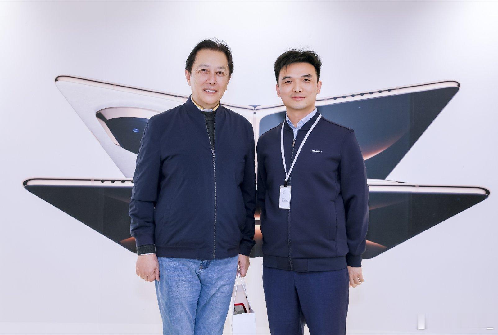 全国各地华为门店成偶遇明星现场谁懂啊！真的是直接捅了明星窝，太真实了。北京网友偶