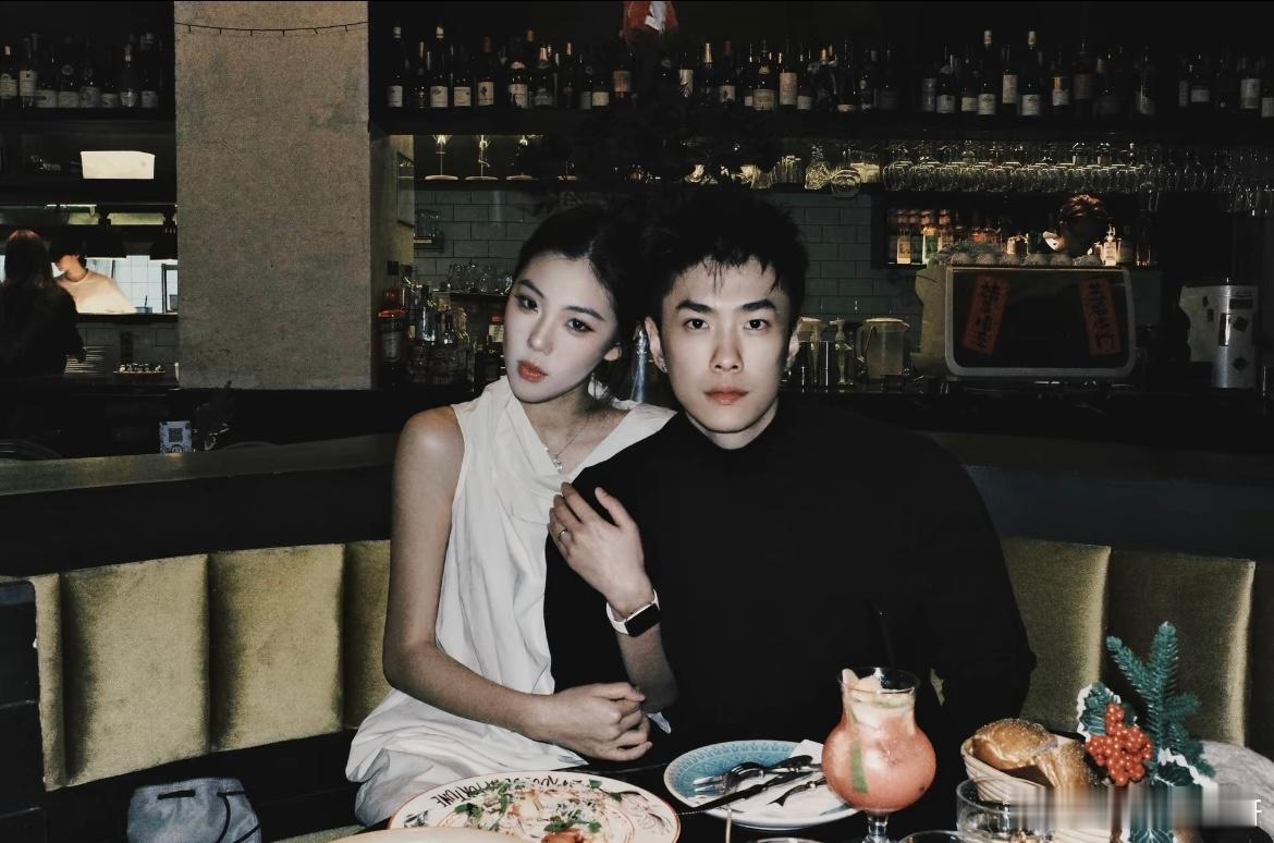 这是你上次见我带的红玫瑰 